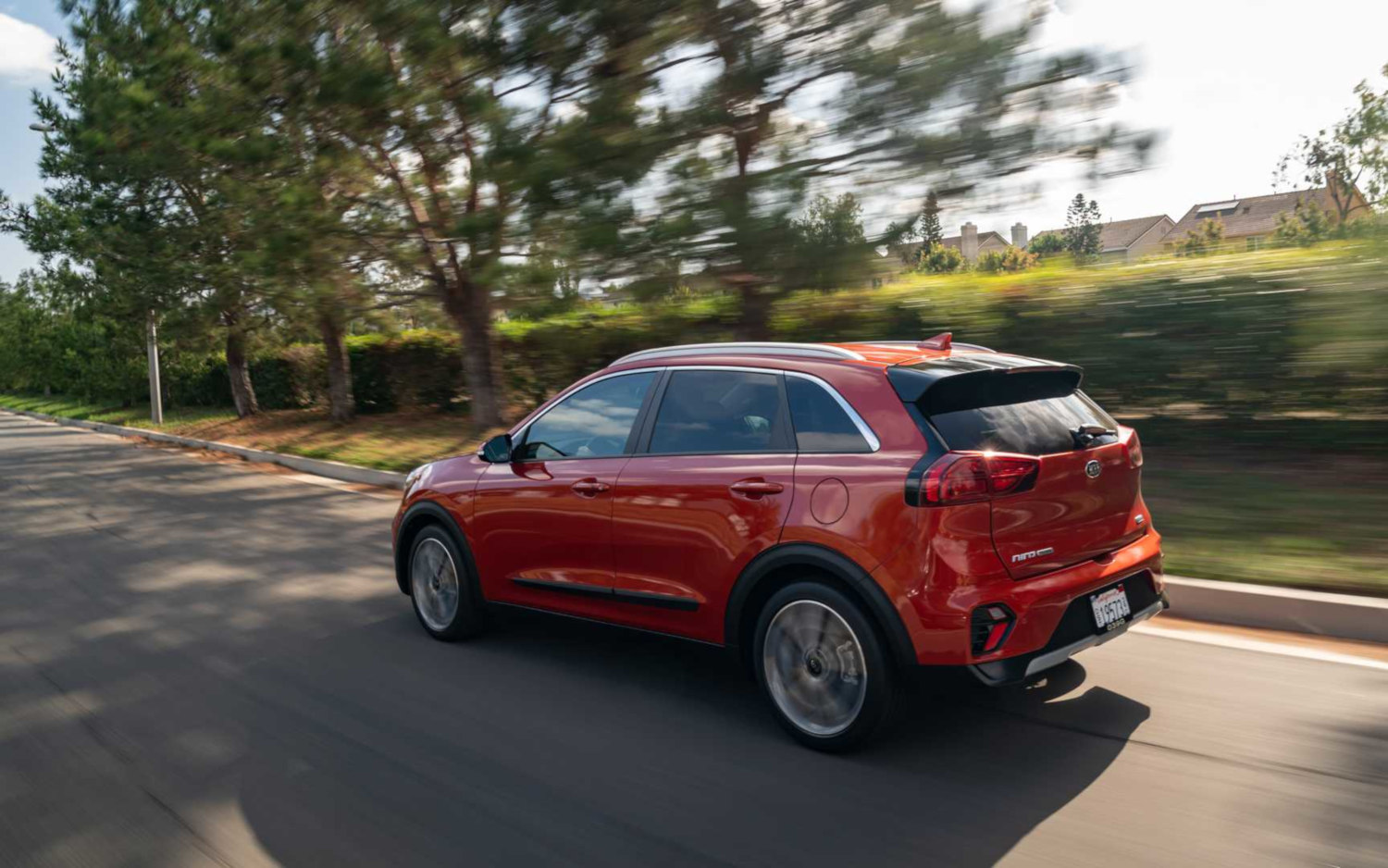 Comparison Kia Niro 4 HEV 2020 vs Toyota Corolla Cross 2021 SUV